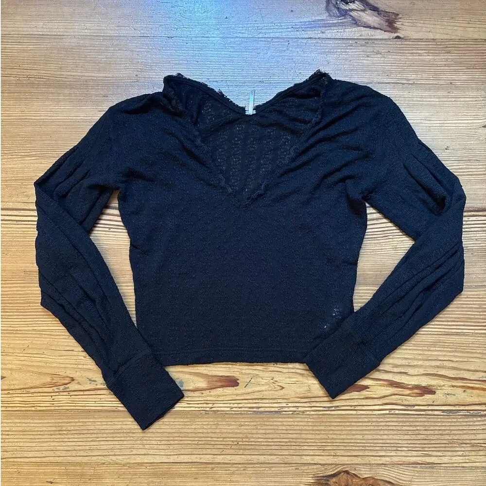 Free‎ People black lace oversized cropped long sleeve shirt SIZE S
